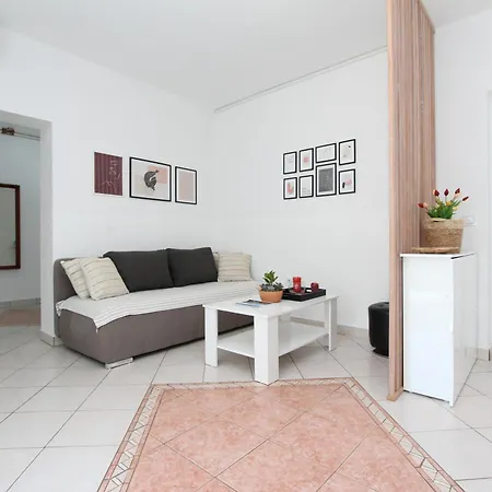 Apartment Rozi *