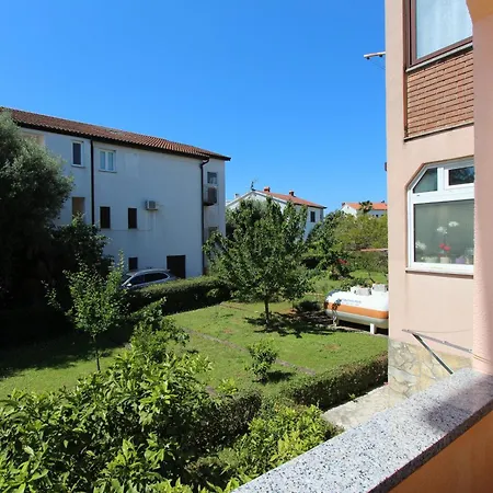 Apartment Rozi *
