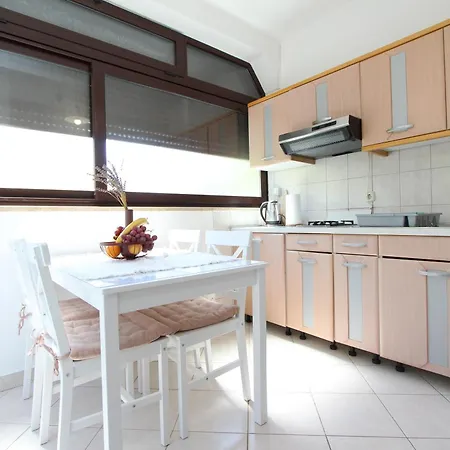 Rozi Apartment